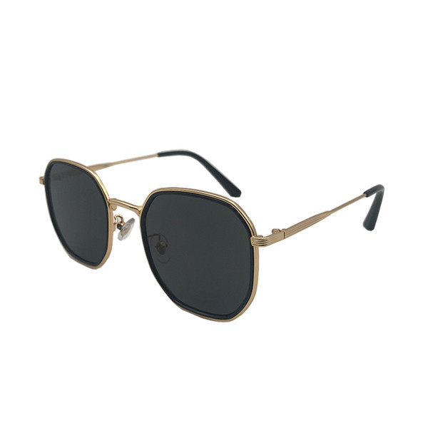 Elegantne ženske sunčane naočale kvadratnog oblika