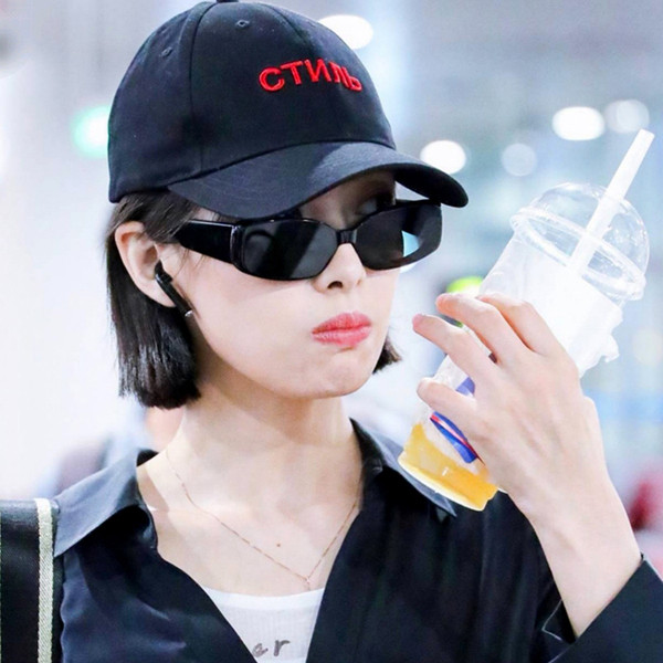 Актуални дамски слънчеви очила с метален елемент