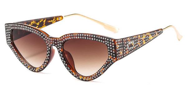 Дамски актуални слънчеви очила с декоративни камъни