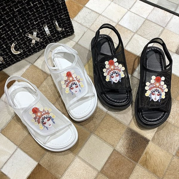 Дишащи дамски сандали с цветна апликация