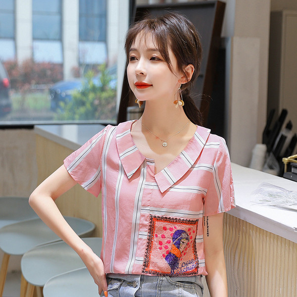 Ежедневна дамска риза с апликация и къси ръкави