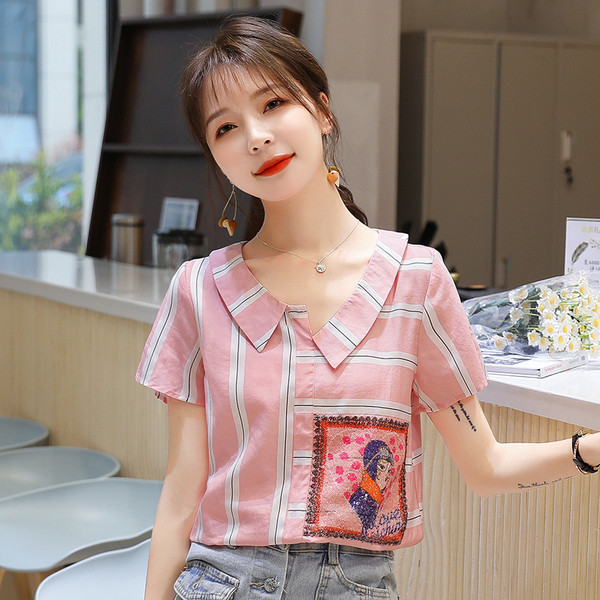 Ежедневна дамска риза с апликация и къси ръкави