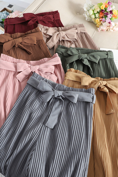 Плисирани дамски панталони с колан 