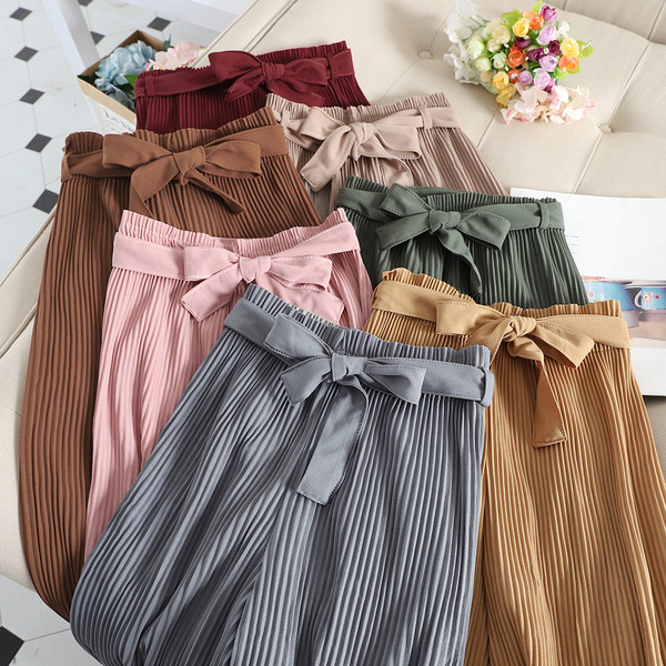 Плисирани дамски панталони с колан 