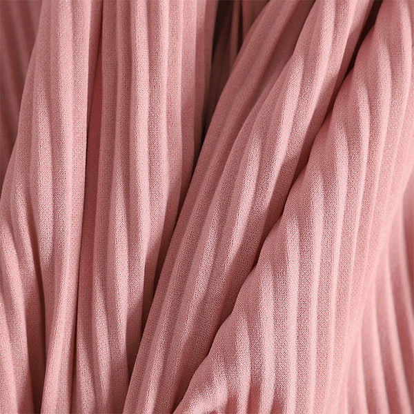 Плисирани дамски панталони с колан 