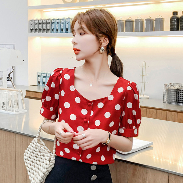 Дамска риза на точки с буфан ръкави и копчета