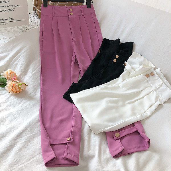 Модерни дамски панталони с изрязани части и копчета 