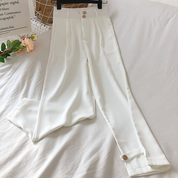 Модерни дамски панталони с изрязани части и копчета 