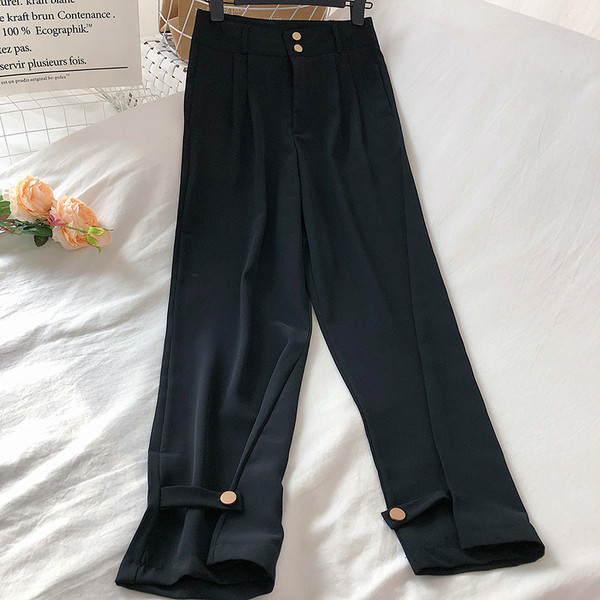 Модерни дамски панталони с изрязани части и копчета 