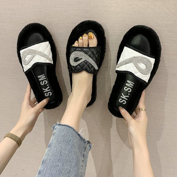 Ежедневни дамски чехли с равна подметка и декоративни камъни