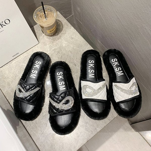 Ежедневни дамски чехли с равна подметка и декоративни камъни