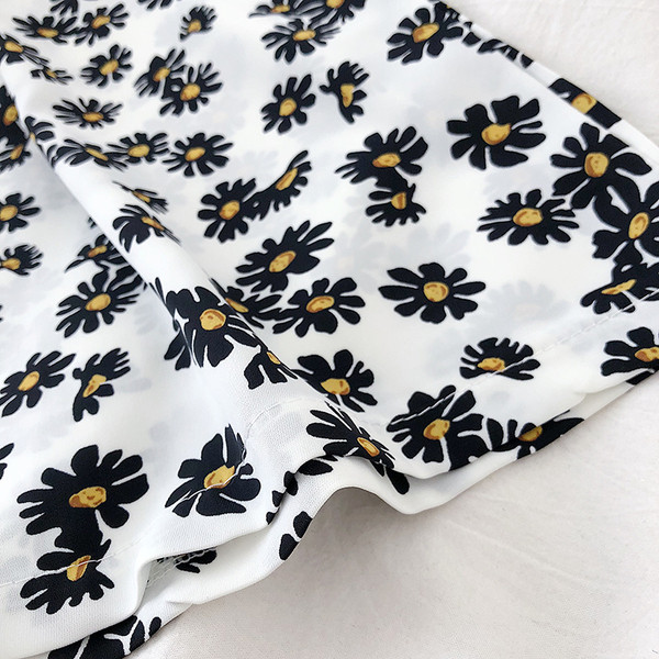 Широки дамски панталони с висока талия и принт 