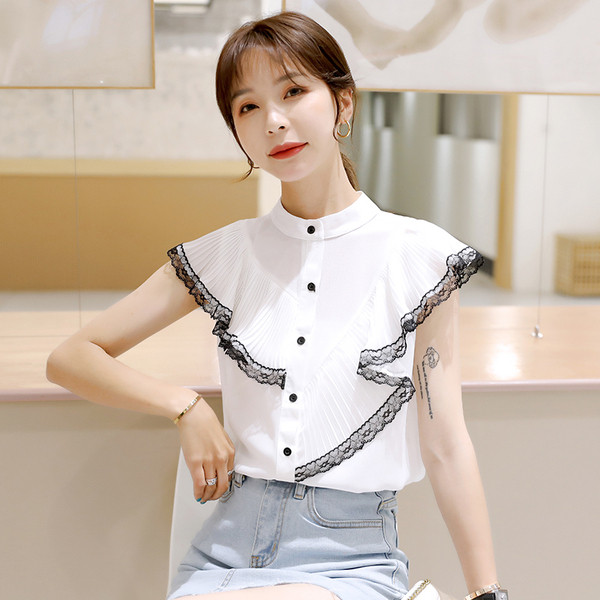 Актуална дамска риза с дантела и копчета