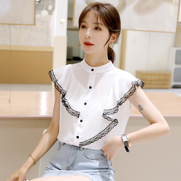 Актуална дамска риза с дантела и копчета