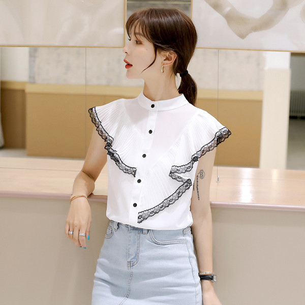 Актуална дамска риза с дантела и копчета