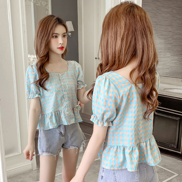 Актуална дамска риза с квадратно деколте и къдри