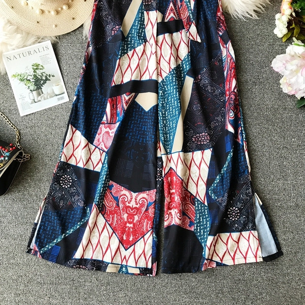 Шарен дамски панталон с висока талия и колан 