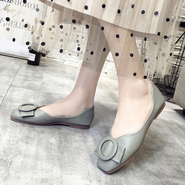 Дамски кожени ежедневни обувки с равна подметка и катарама 