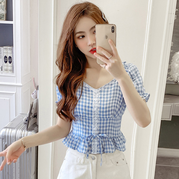 Ежедневна дамска риза с връзки и шпиц деколте