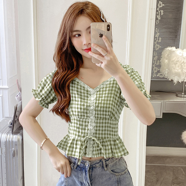 Ежедневна дамска риза с връзки и шпиц деколте