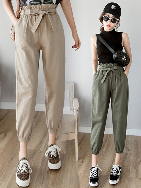 Модерен дамски панталон с висока талия, колан и джобове 