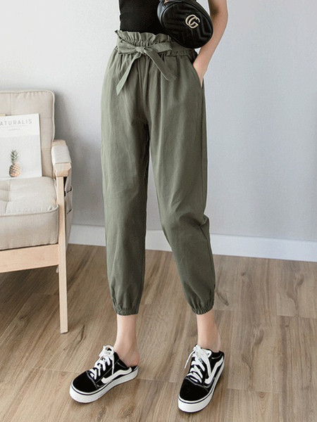 Модерен дамски панталон с висока талия, колан и джобове 