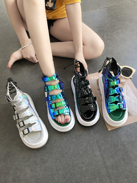 Актуални дамски сандали с висока подметка, катарами и връзки