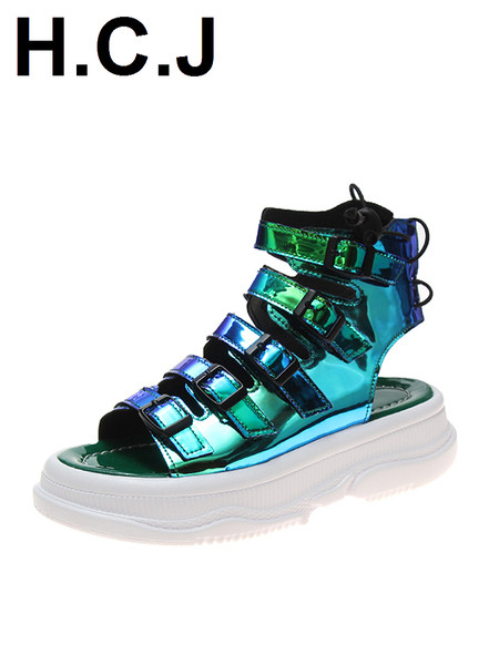 Актуални дамски сандали с висока подметка, катарами и връзки