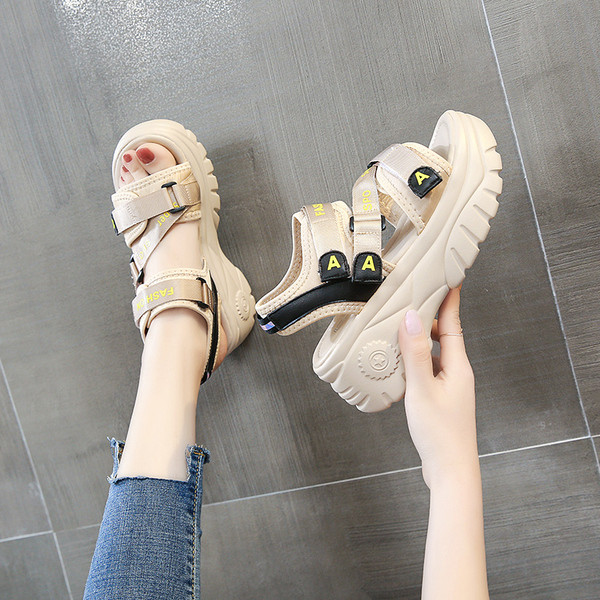 Ежедневни дамски сандали с груба подметка, лепенки и надписи