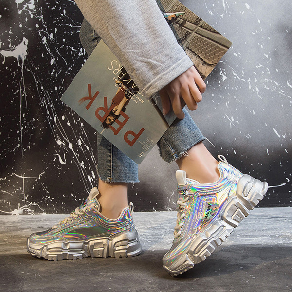 Ženske elegantne tenisice s potplatom u boji