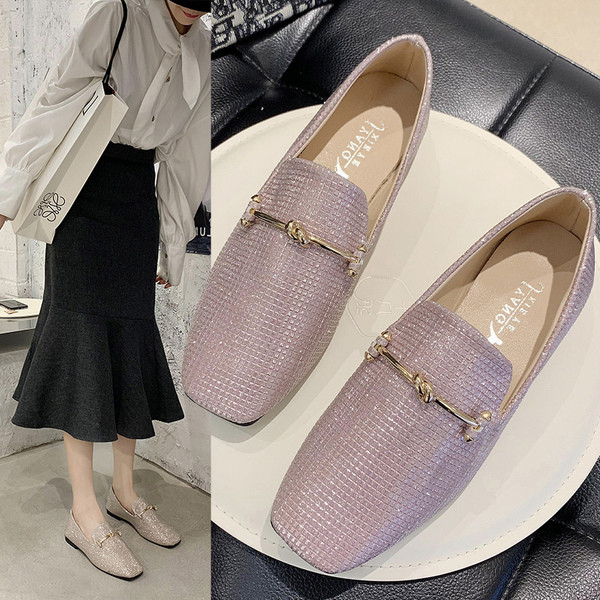 Ležerne ženske cipele s ravnim potplatom i sjajnim efektom