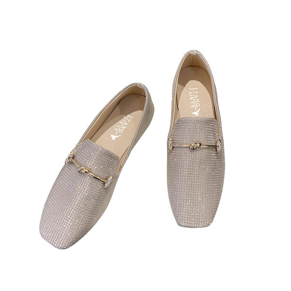 Ležerne ženske cipele s ravnim potplatom i sjajnim efektom