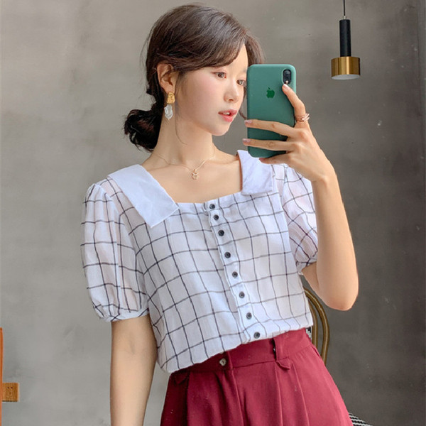 Ženska košulja u retro stilu s četvrtastim izrezom i gumbima