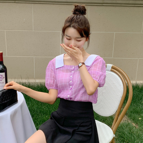 Ženska košulja u retro stilu s četvrtastim izrezom i gumbima