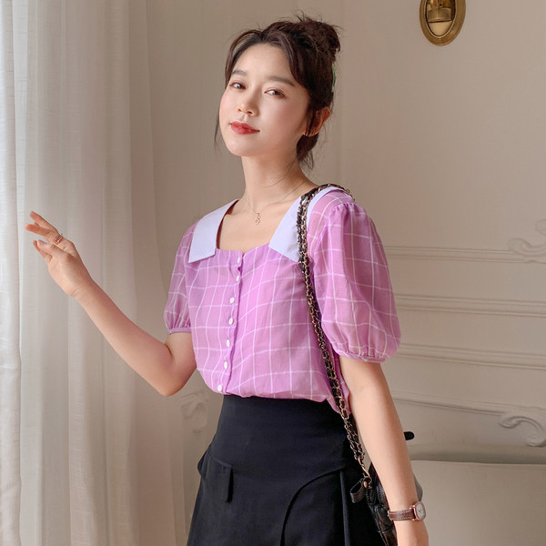 Ženska košulja u retro stilu s četvrtastim izrezom i gumbima