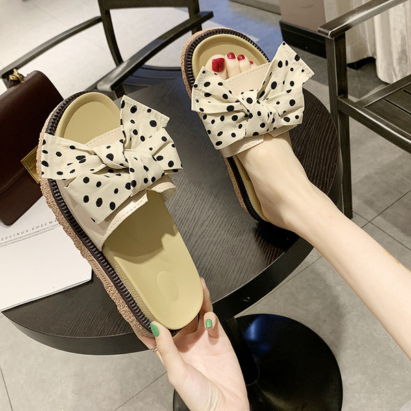 Ženske casual papuče s ravnim potplatom i trakom na točkice