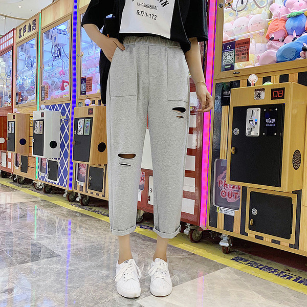 Ležerne ženske široke hlače s poderanim motivima