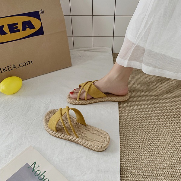 Ženske ležerne papuče s ravnim potplatom i križnim remenčićima