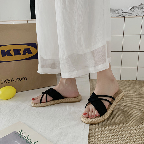 Ženske ležerne papuče s ravnim potplatom i križnim remenčićima