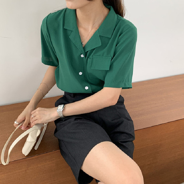 Ženska košulja u retro stilu s džepom i gumbima