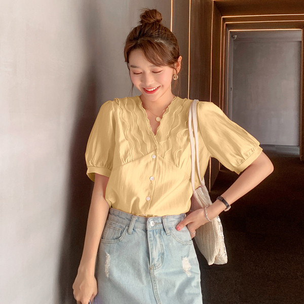 Ženska košulja od šifona s gumbima i špic izrezom