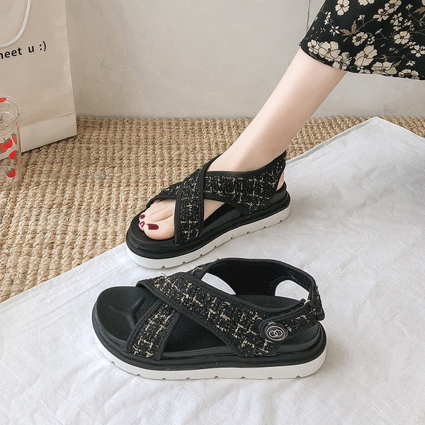 Moderne ženske sandale s visokim đonom i križnim remenčićima