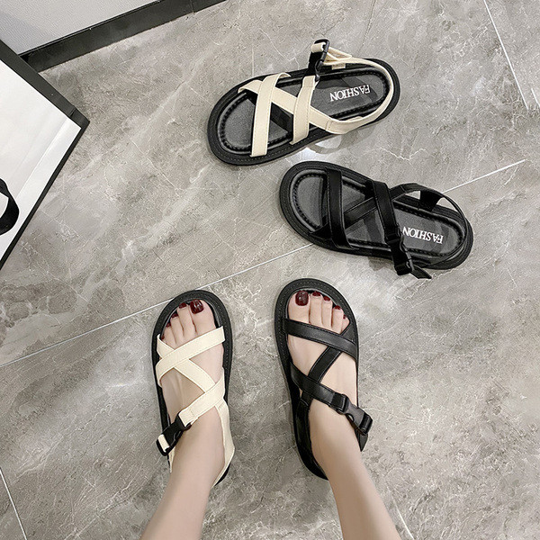 Udobne ženske sandale s ravnim đonom i križnim remenčićima