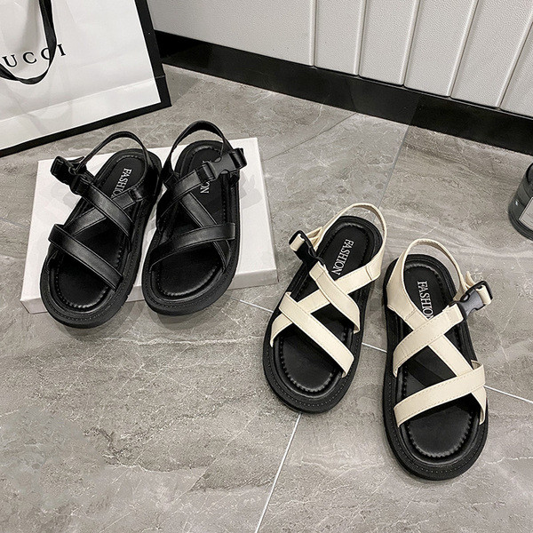 Udobne ženske sandale s ravnim đonom i križnim remenčićima