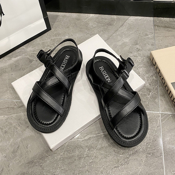 Udobne ženske sandale s ravnim đonom i križnim remenčićima