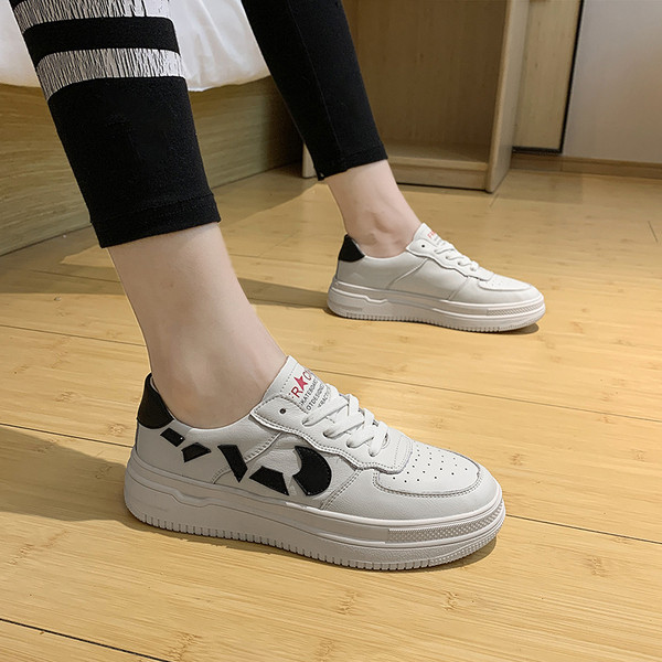 Ženske casual tenisice od eko kože sa ravnim đonom