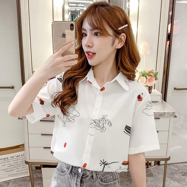 Ležerna ženska košulja s klasičnim ovratnikom i aplikacijom