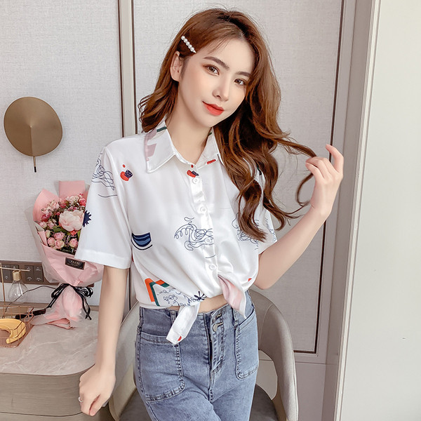 Ležerna ženska košulja s klasičnim ovratnikom i aplikacijom