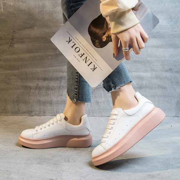 Alkalmi női bőr tornacipő színes talppal