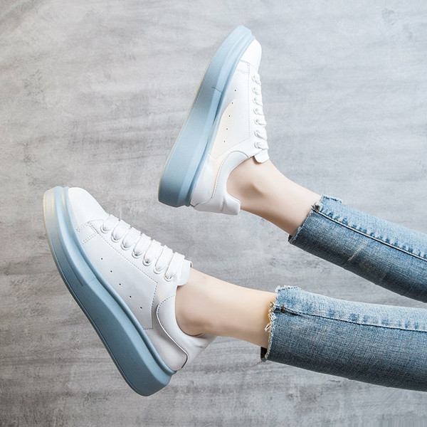 Alkalmi női bőr tornacipő színes talppal